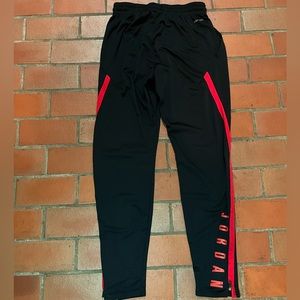 BLACK JORDAN SWEATPANTS WITH RED STRIPE LOGO